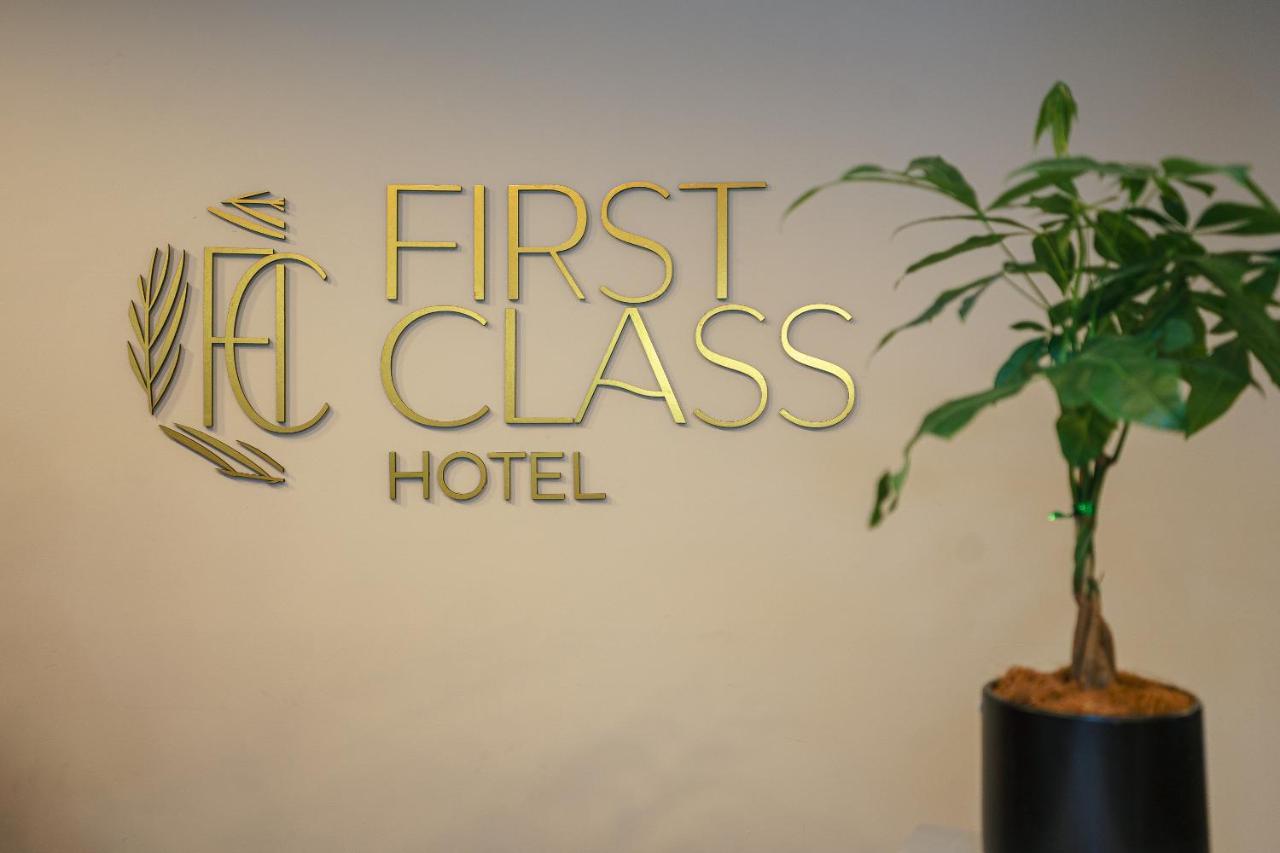 First Class Hotel Medellin Exterior photo